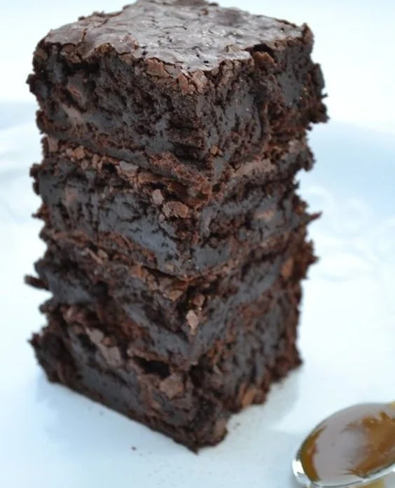 Delicious homemade brownies with a fudgy texture and chocolatey flavor
