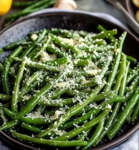 Garlic Parmesan Green Beans garnished and served in a bowl